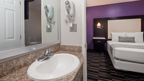 SureStay Hotel Beverly Hills - Bathroom